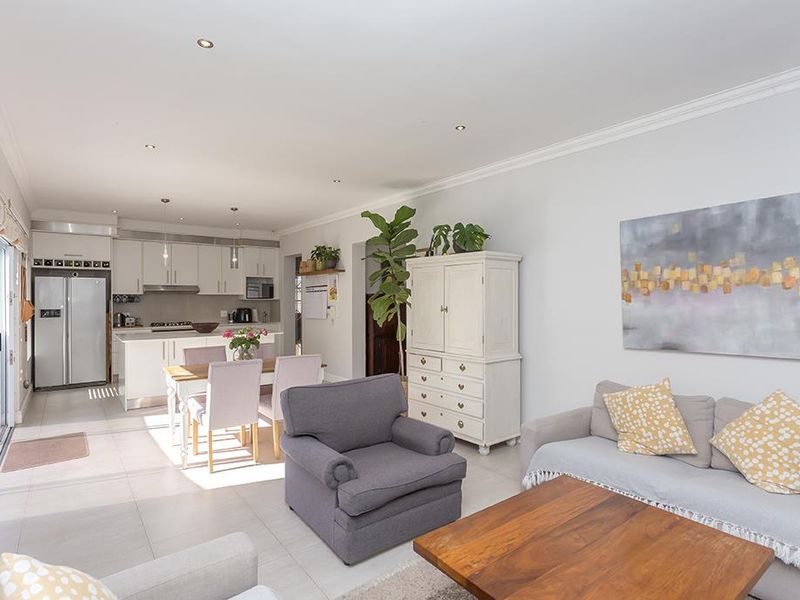 Two Bedroom Family Home with Study - Photo 4