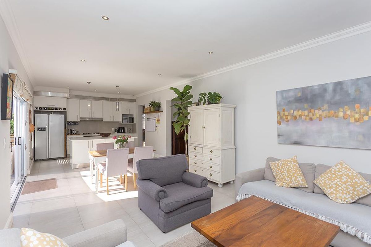 Two Bedroom Family Home with Study - Photo 4