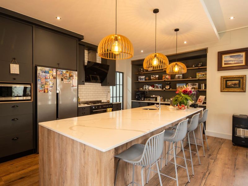 Elegant Family Home in Secure Paarl Winelands Estate - Photo 5