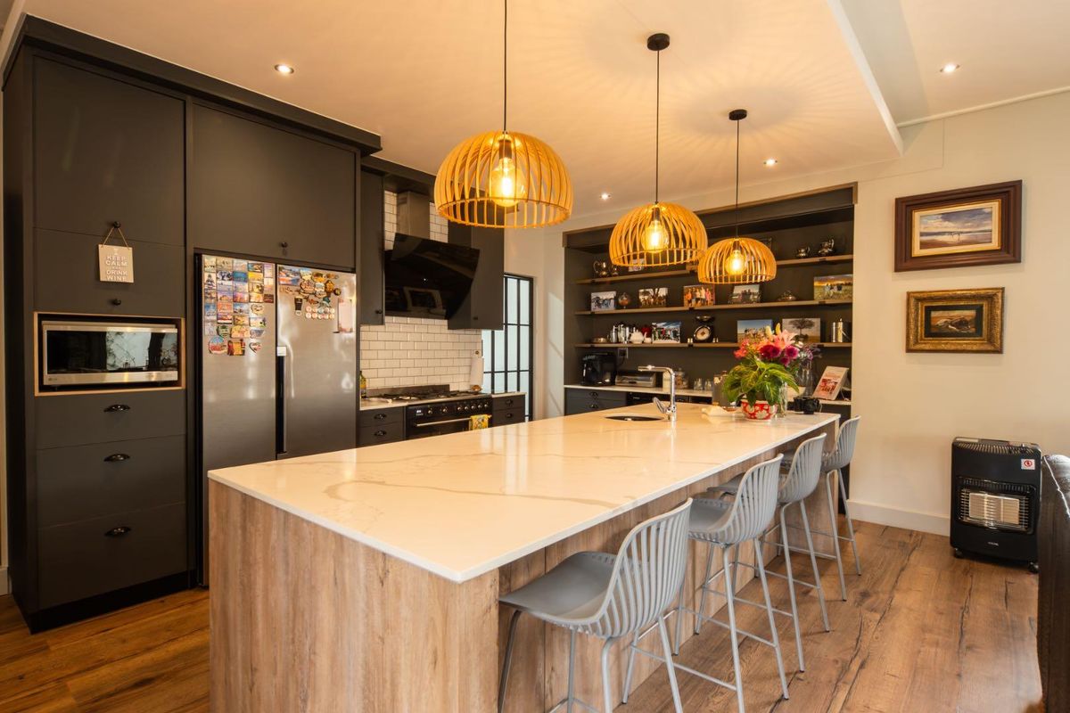 Elegant Family Home in Secure Paarl Winelands Estate - Photo 5