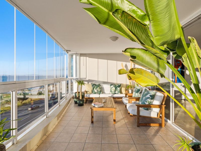 Expansive Front-Row Apartment | 200 sqm of Uninterrupted Ocean Views - Photo 4