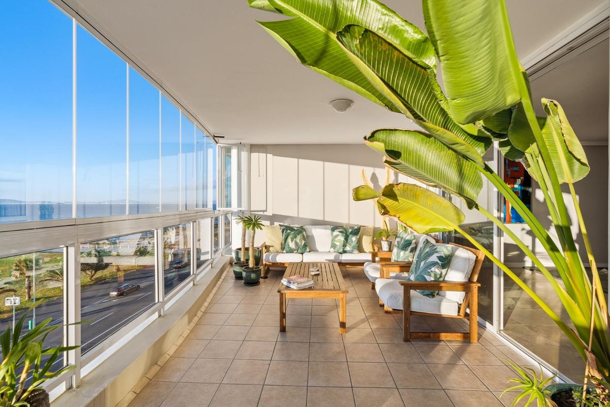 Expansive Front-Row Apartment | 200 sqm of Uninterrupted Ocean Views - Photo 4