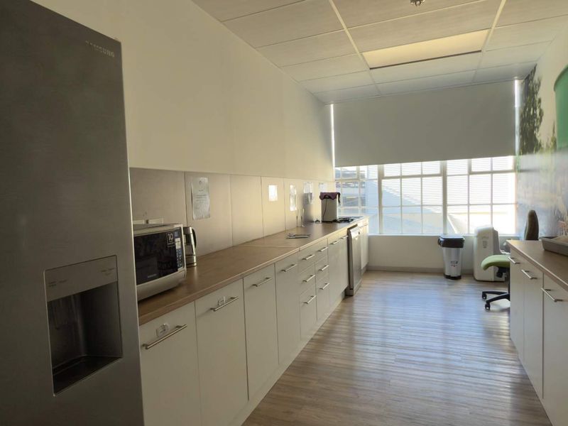 903m2 of prime office space to let in Foreshore - Photo 10