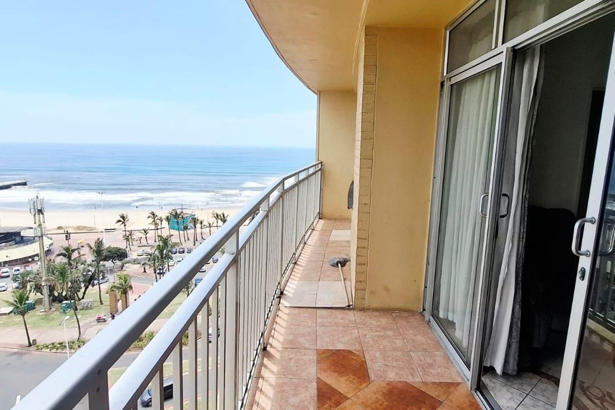 **Stunning Oceanic Gem with Unparalleled Sea Views – Fully Furnished** - Photo 2