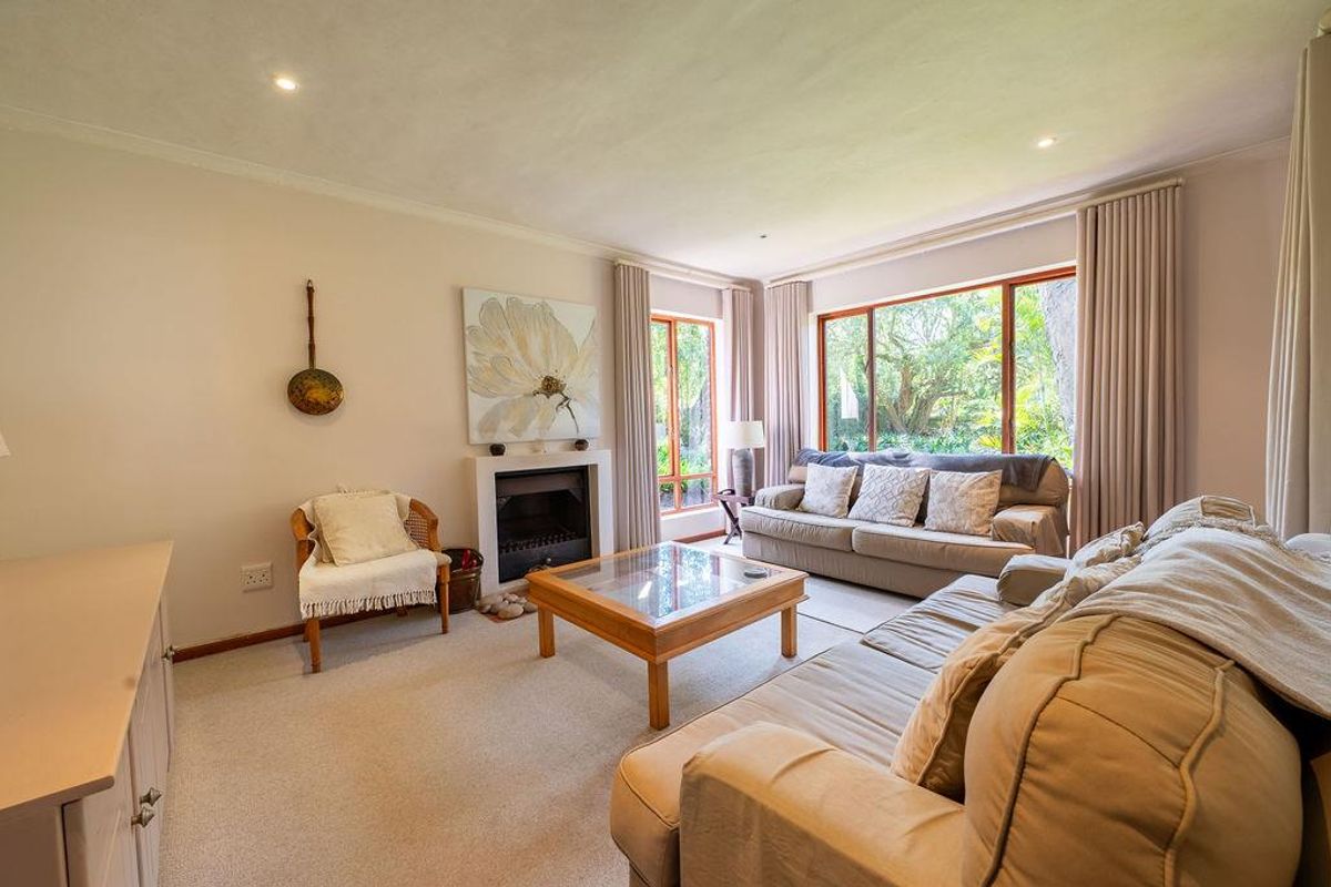 Don't judge the book by it's cover! - Photo 5