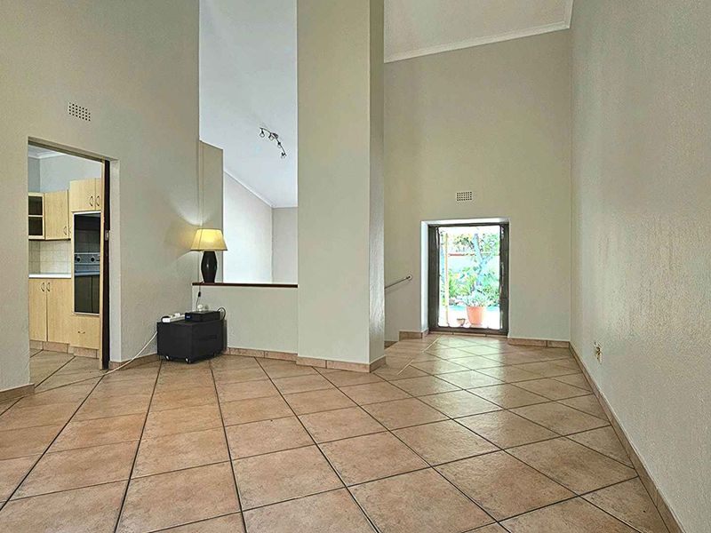 Sandton 3 bedroom Townhouse with Private Garden and Private Swimming Pool - Photo 7