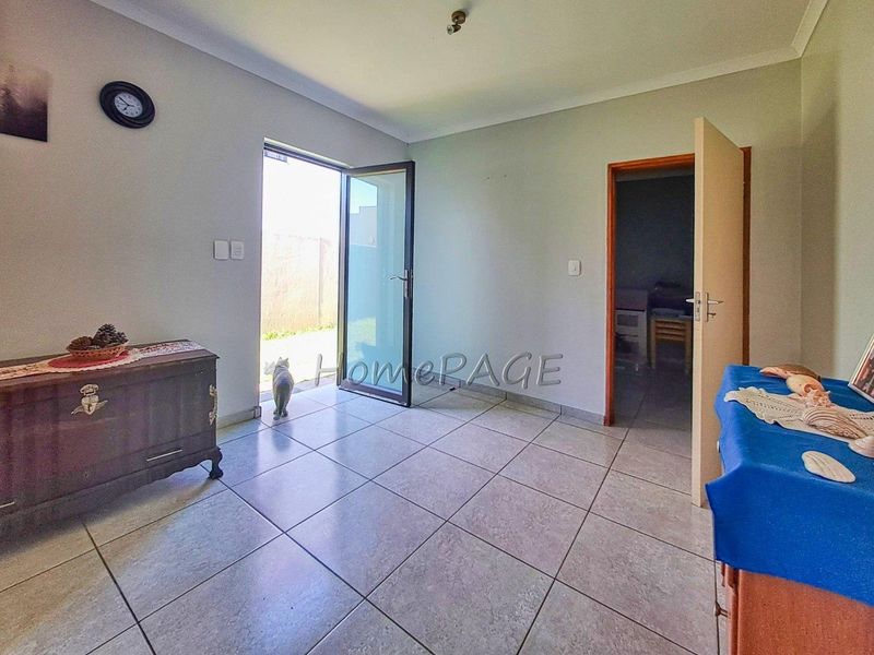 Meersig Ext 2, Walvis Bay:  3 Bedr Double Storey Home is for Sale - Photo 4
