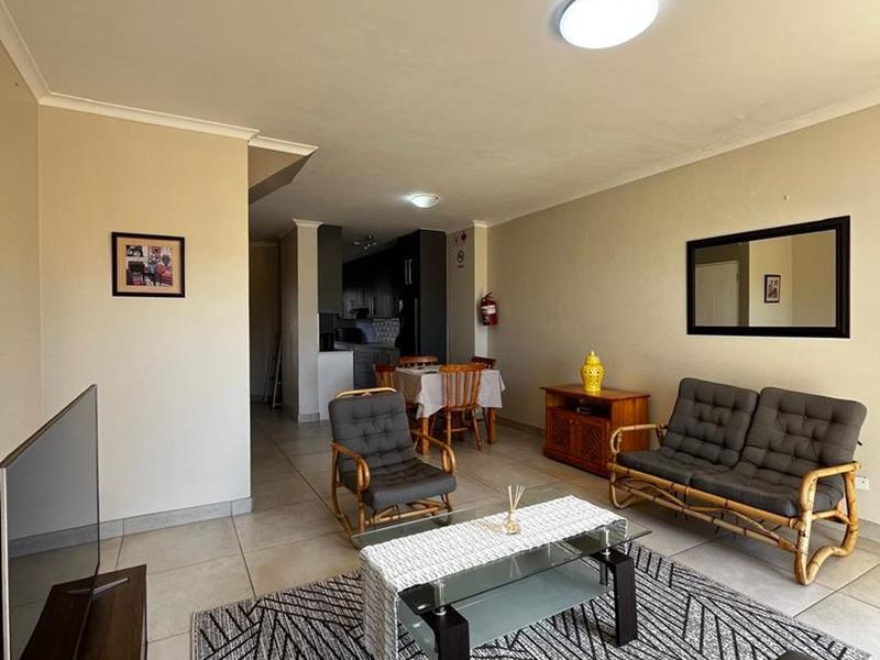 Immaculate 3-Bedroom Apartment - Photo 8