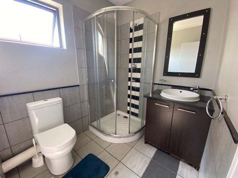 Secure, Stylish Living in The Paddocks – 2-Bed Opportunity - Photo 9