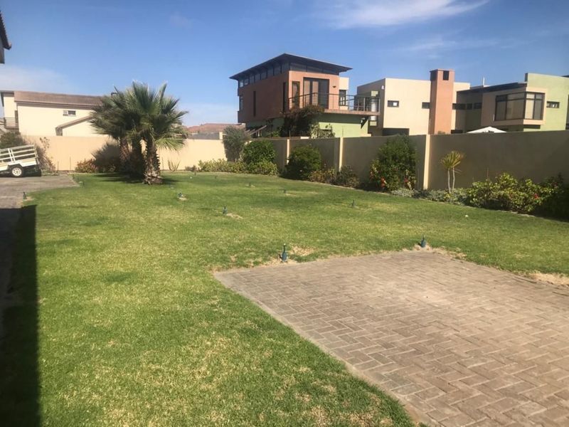 FOR SALE- 4 BEDROOM HOUSE IN VOGELSTRAND, SWAKOPMUND, NAMIBIA - Photo 7