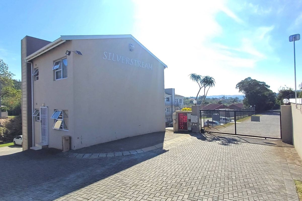 Lovely ground floor 2 bedroom apartment in a double storey standalone building - Photo 4