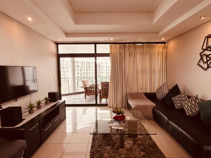 Exceptional Top Floor Apartment with Iconic Mountain & City Views - Photo 9