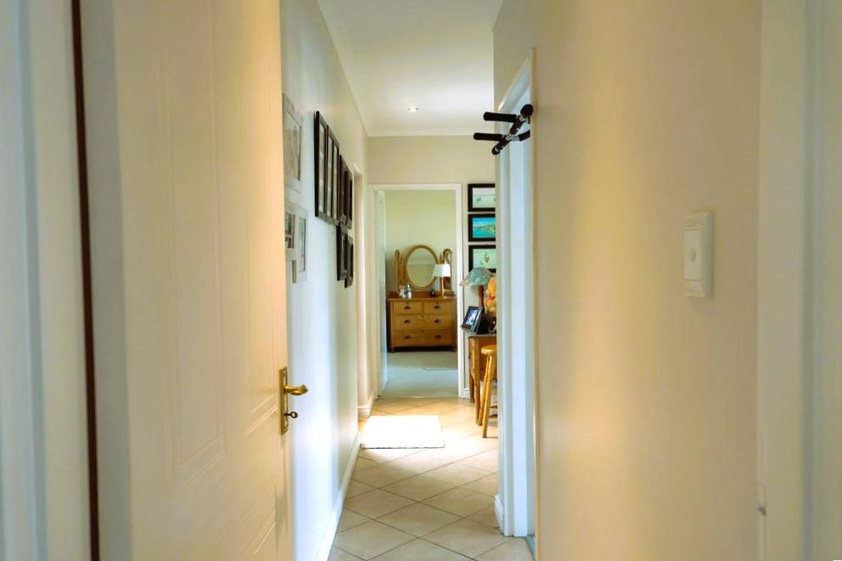 Beautiful Family home in Summerstrand! - Photo 4