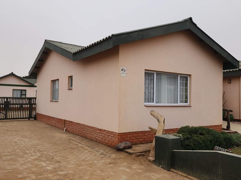 House with seperate flat. - Photo 4
