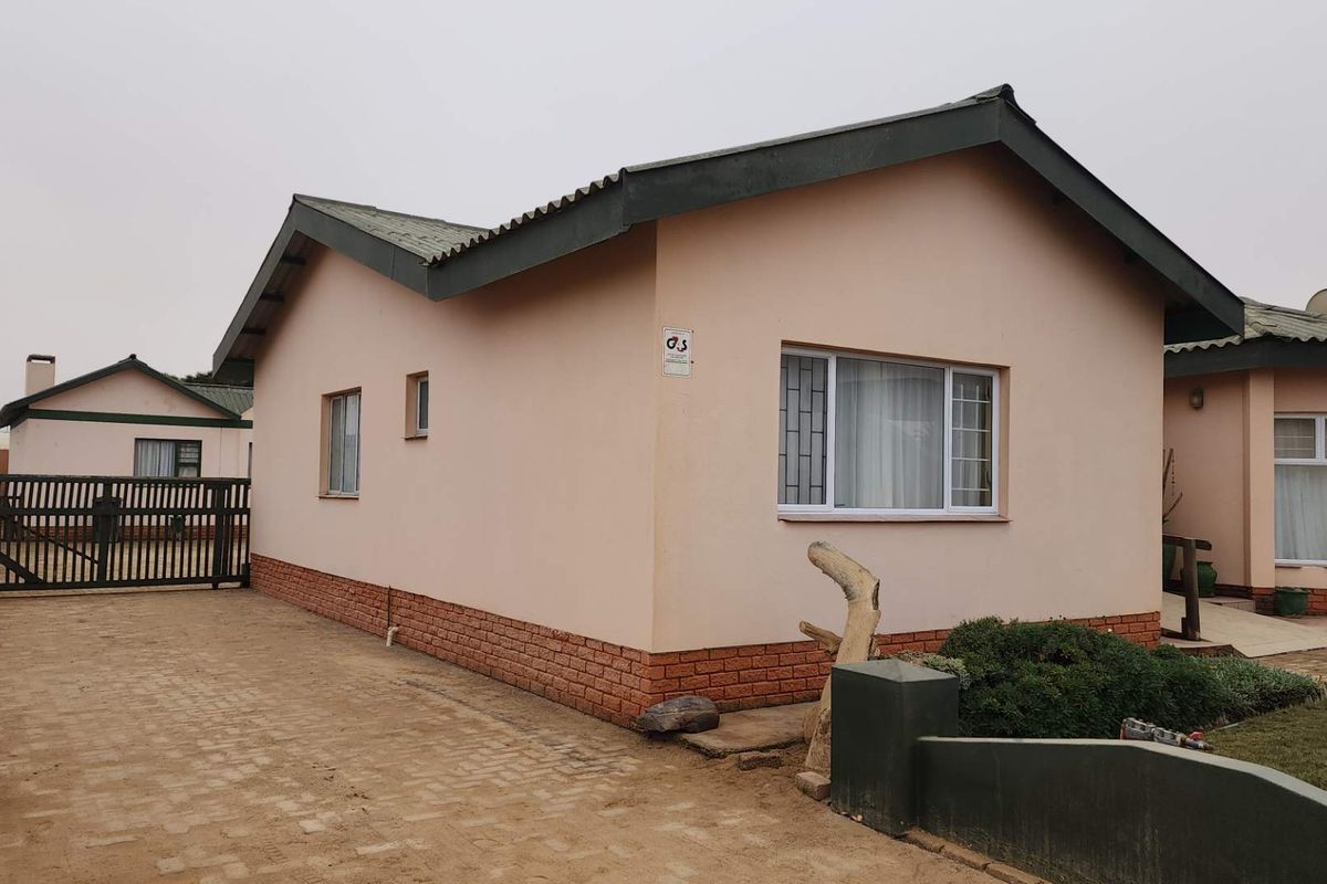 House with seperate flat. - Photo 4
