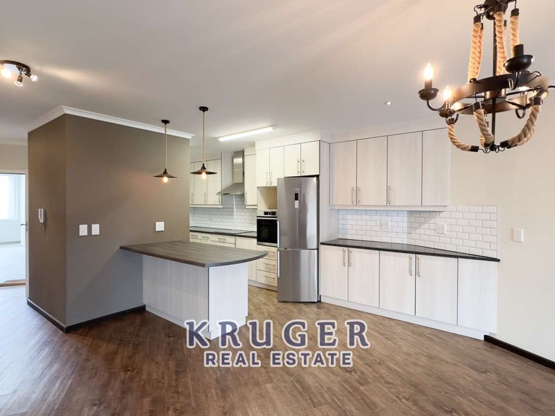 Luxurious 3-Bedroom Apartment with Sea View - Photo 2