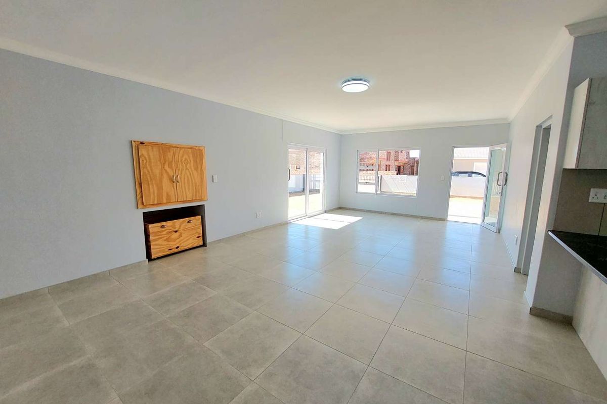 Brand new 3 Bedroom home wih 3 Garages - Photo 4