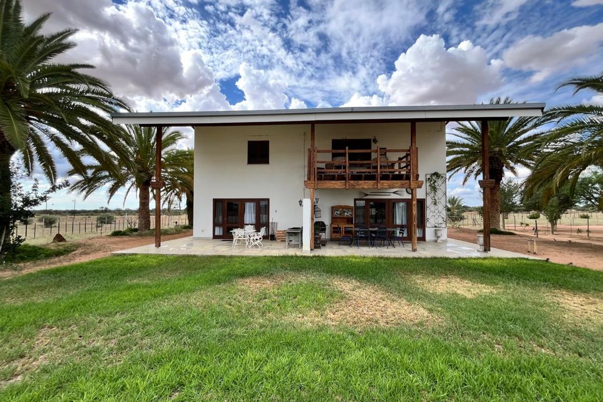 Game and cattle farm near Wilhelmstal, just 160 km from Windhoek and 200 km from Swakopmund - Photo 2