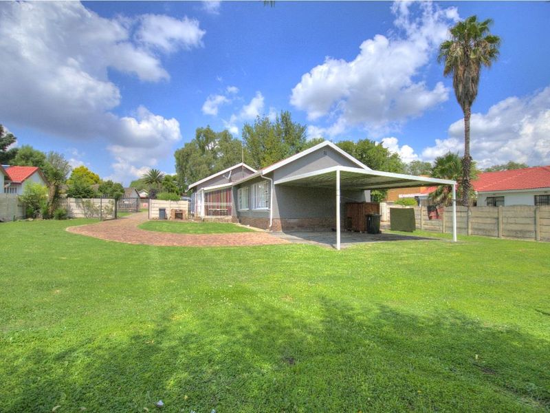 Clean, neat and ready for you! - Photo 2