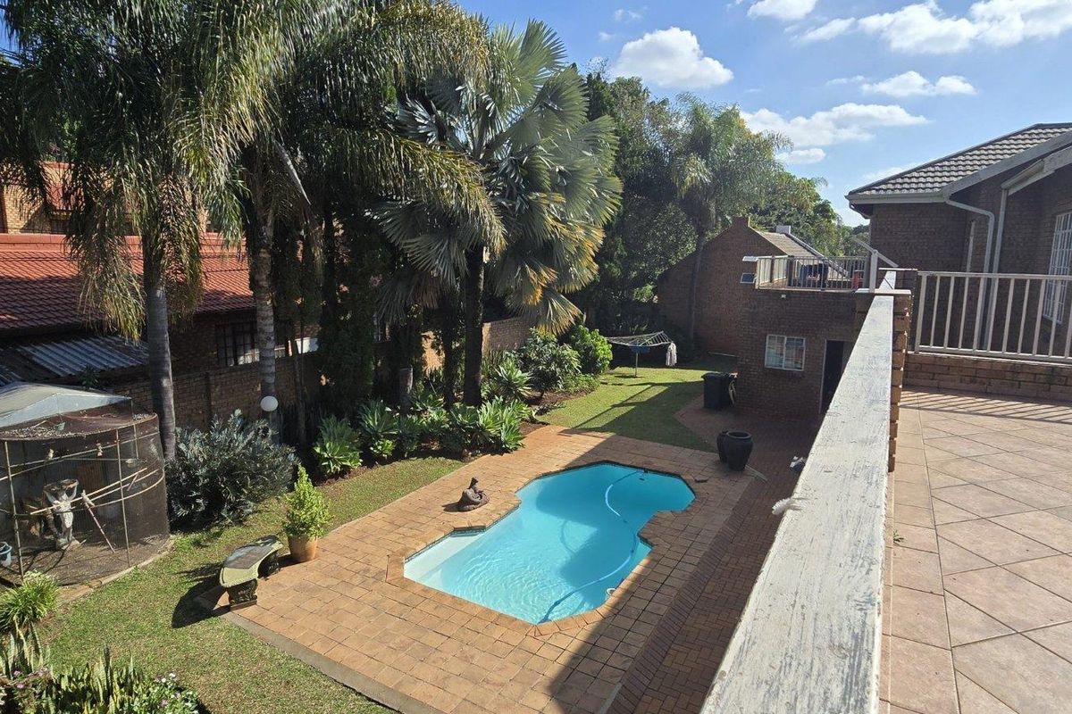 Lovely 6 Bedroom House for Sale in Amandasig - Photo 2