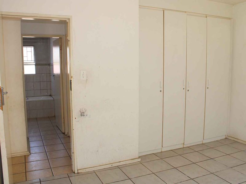 Garden Apartment Close to Mall of Africa - Photo 7