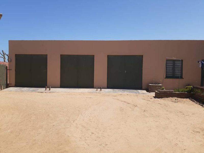 HOUSE WITH FLATLET FOR SALE IN HENTIES BAY - NAMIBIA - Photo 9