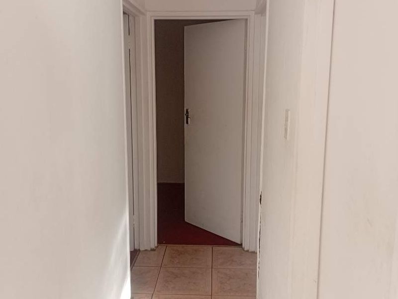3 Bedroom House for Rent in Phakamisa, Khayelitsha - Photo 10