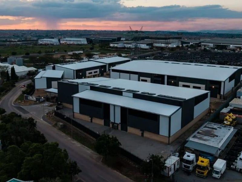 895m2 Samrand Warehouse To Let - Photo 5