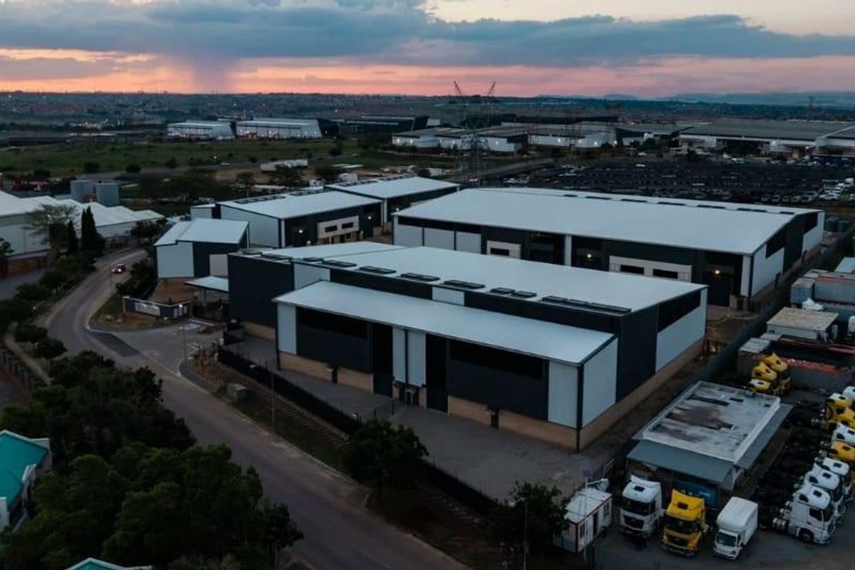 895m2 Samrand Warehouse To Let - Photo 5