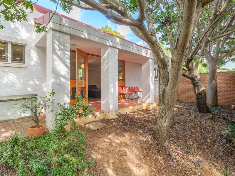 3 bed, 3 bath family home close to various schools in Waterkloof - Photo 7
