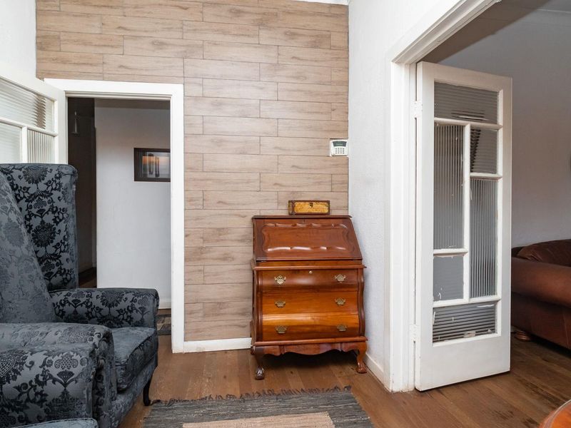 Charming Property with Business Rights Plus a Flatlet - Photo 5