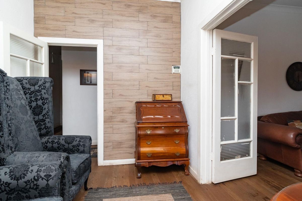 Charming Property with Business Rights Plus a Flatlet - Photo 5