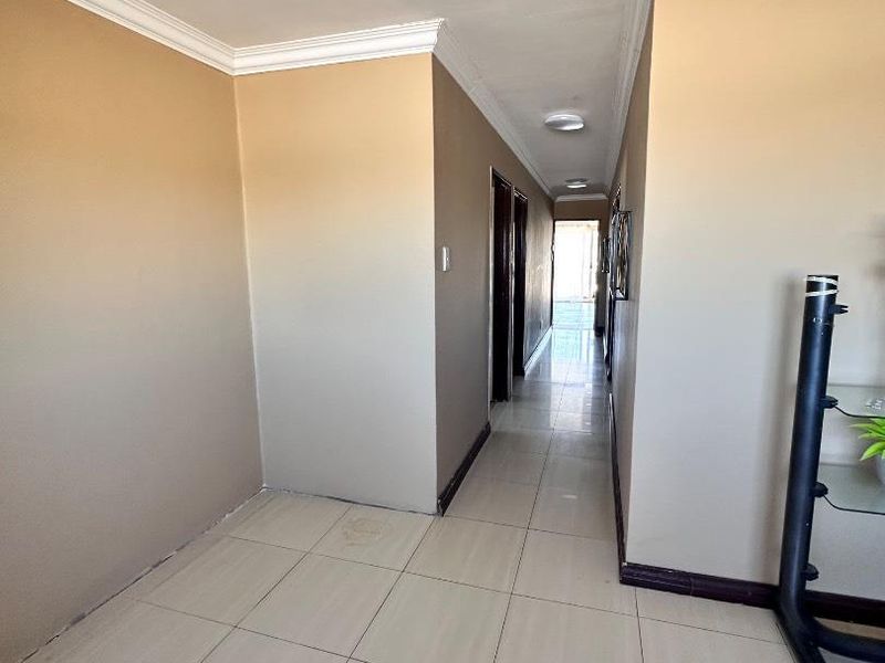 Neat Spacious - Photo 9