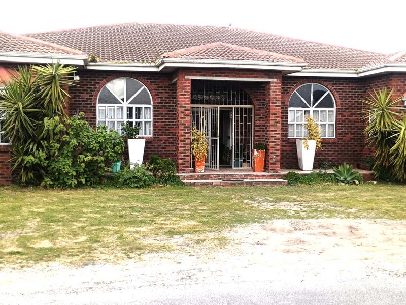Zeekoevlei is calling, Large Family home with endless possibilities - Photo 1