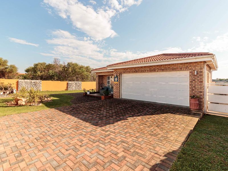 Immaculate Family Home with Expansive Garden - Photo 2