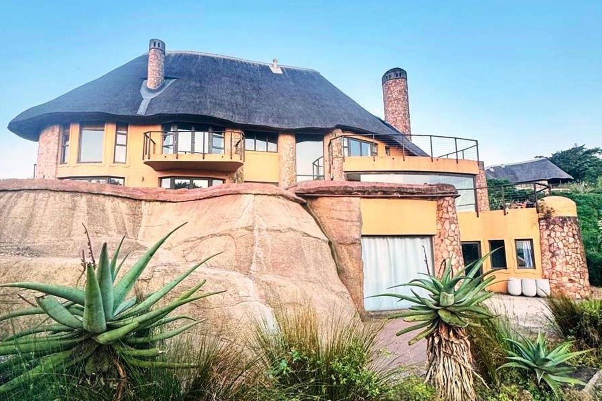 Magnificent 5-Bedroom Thatched Villa in Phezulu Safari Estate - Photo 3