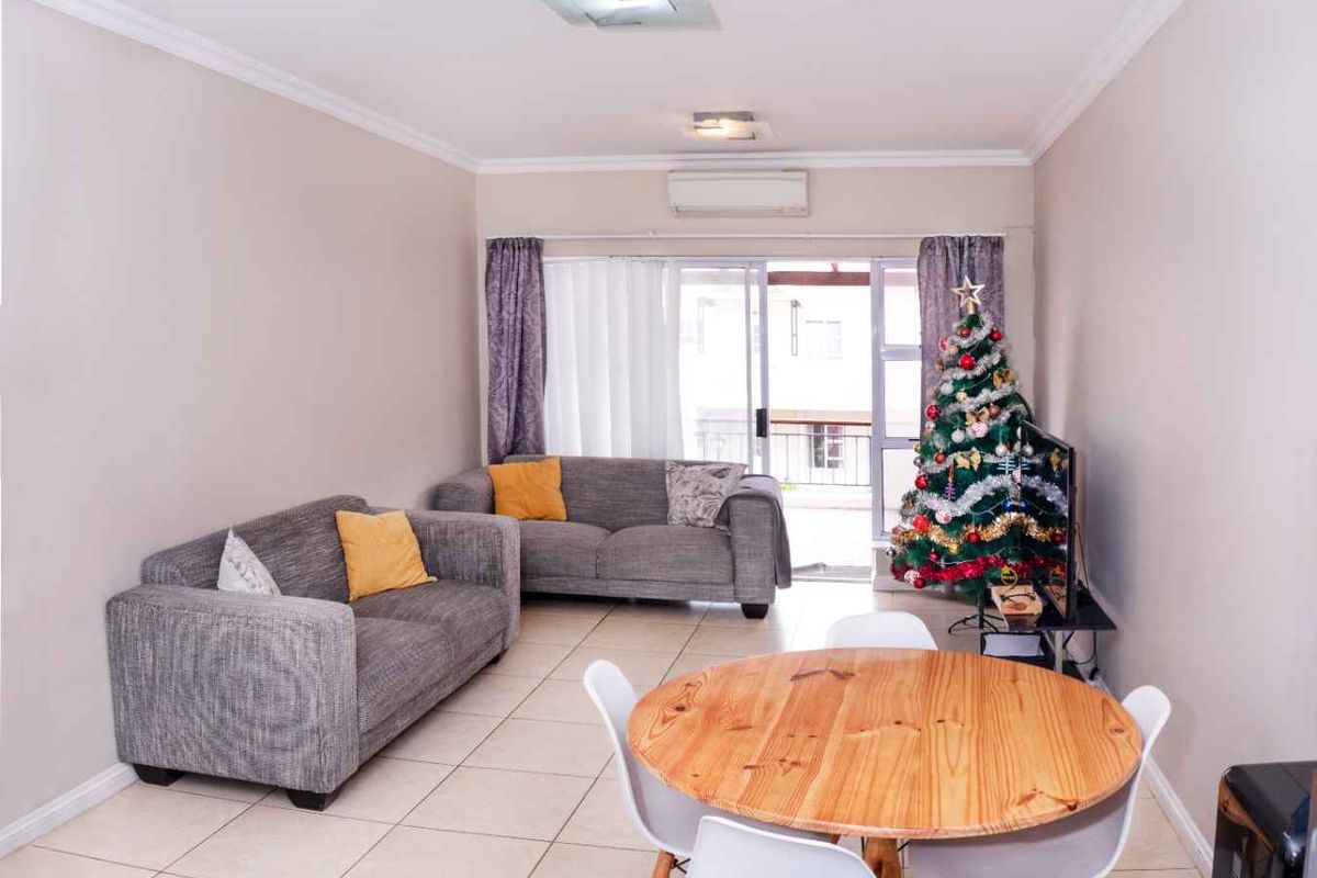 Comfortable Living - Photo 4