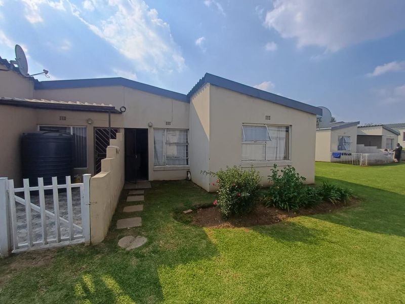 A cozy 3 bedroom Townhouse! - Photo 9