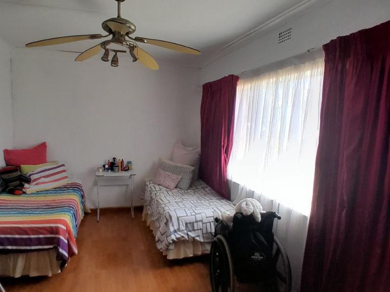 Spacious 4 Bedroom family home - Photo 7