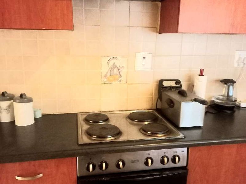 Charming Fixer Upper - Photo 3