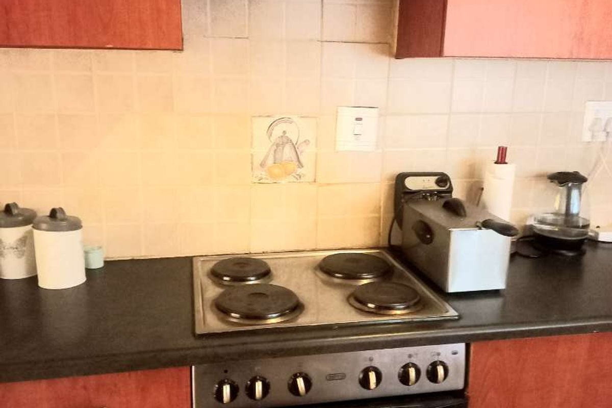 Charming Fixer Upper - Photo 3