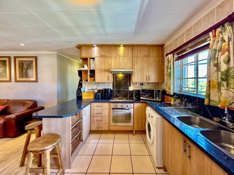 Spacious, Stylish & Secure | 3 Bed Apartment in Elarduspark - Photo 4