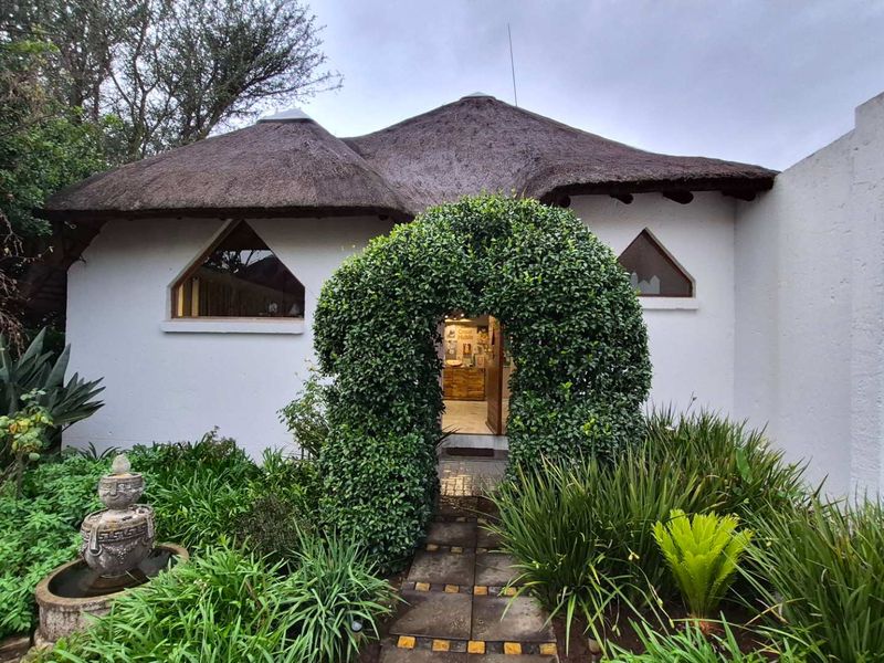 Exquisite Modern family home with Exceptional entertainment space in a small secure Complex - Photo 2