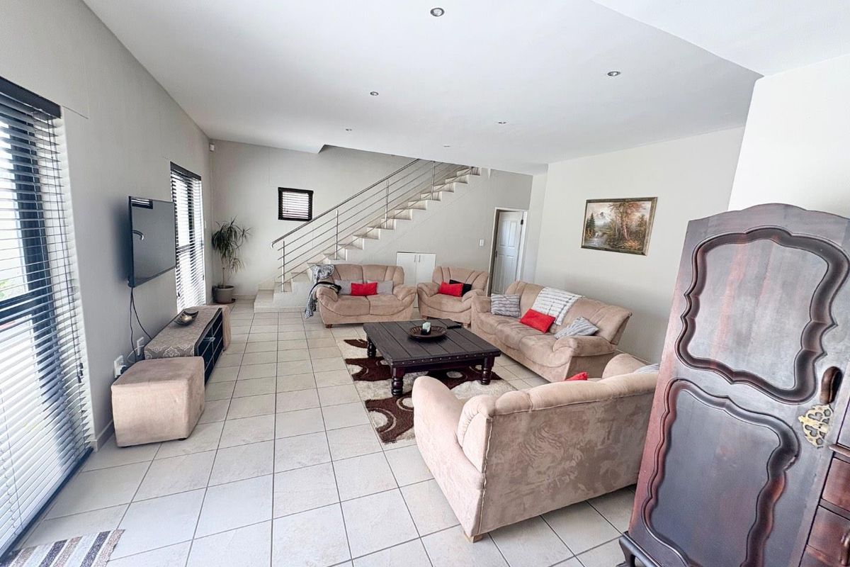 Furnished 4 Bedrooms House To Rent in Meersig - Photo 4