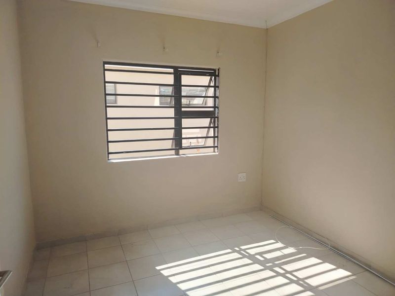 A MODERN TOWNHOUSE - Photo 8