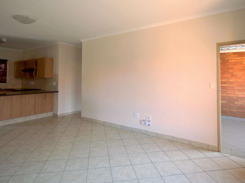 Prime Location! Modern Apartment with 24/7 Security! - Photo 6