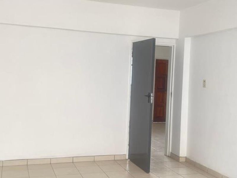 Flat For Rental - Photo 3