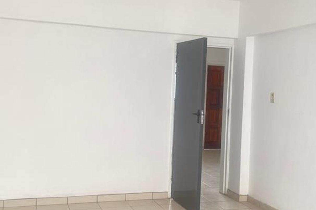 Flat For Rental - Photo 3