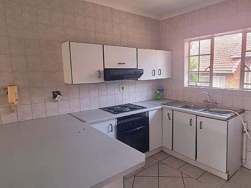 3 Bedroom Townhouse in Glenvista - Photo 6