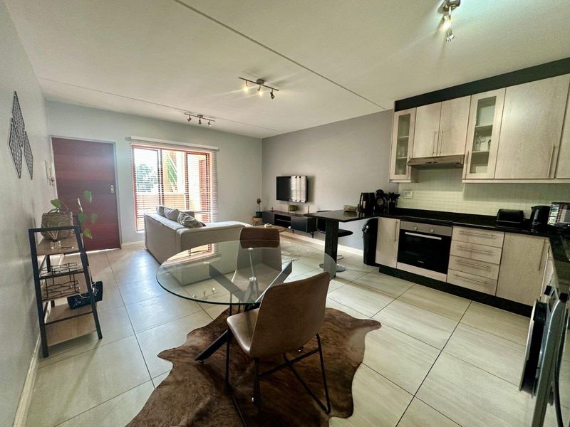 A MODERN ONE BEDROOM FURNISHED APARTMENT - Photo 4